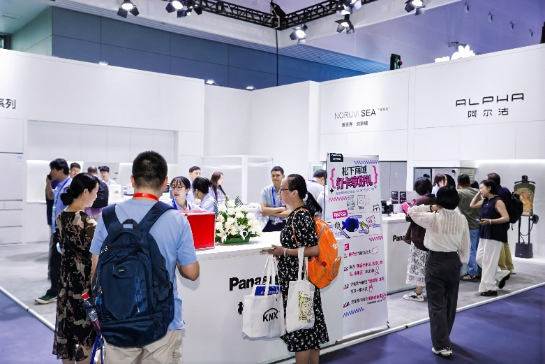 松下攜全場景智慧生活方案亮相第四屆數貿會 旗艦洗護新品首秀