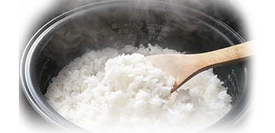 為了促使大米散發香甜味道， 需要200℃的蒸汽